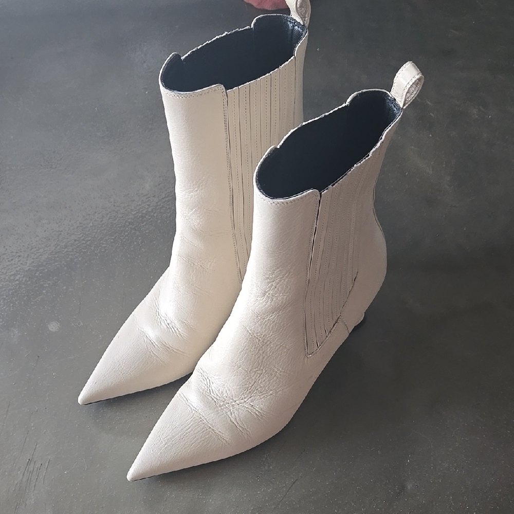 M. GEMI White Ankle Boots